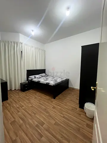 Well maintained Spacious Room available for monthly rent. The room also comes with a corniche view!!