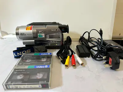 (From 2001)(NIGHTSHOT) Sony Handycam CCD-TR818 NTSC Hi8 Camcorder