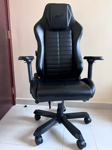 Black gaming/office chair (adjustable, good condition)