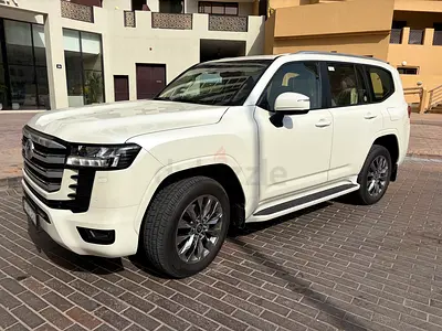 Toyota Land Cruiser 4.0L GXR - Almost New