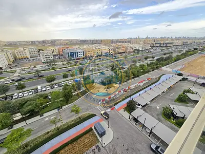 شقة فاخرة للعائلات مكونة من غرفتي نوم وحمامين وشرفة في موقع متميز ضمن مجمع سكني راقٍ