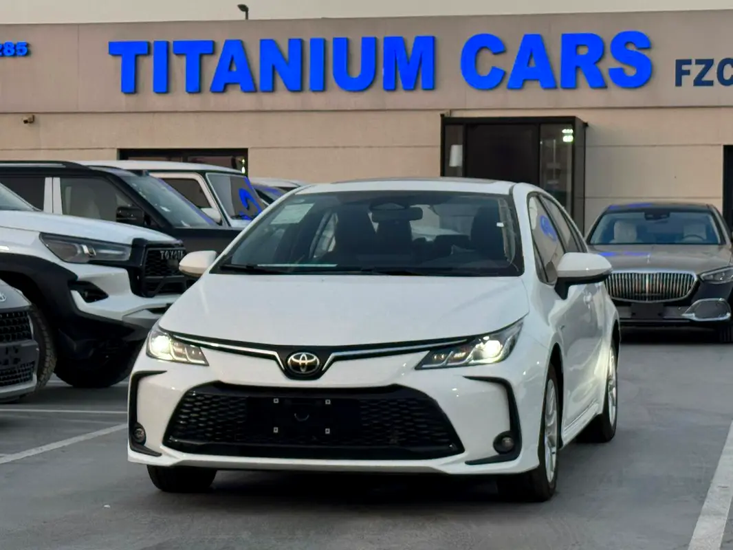 Toyota Corolla 2025 — photo 1 of 12