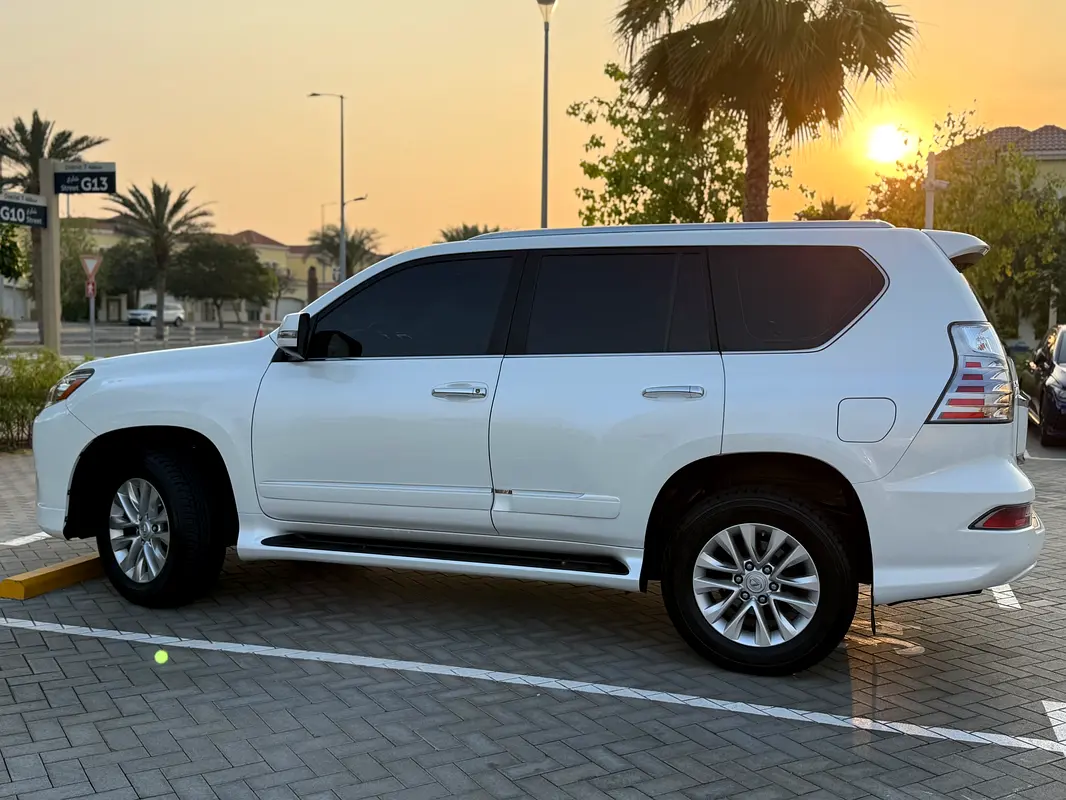 Lexus GX-Series 2014 — photo 1 of 11