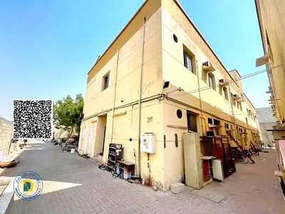 للبيع بمنطقة الجرف الصناعية 2 عجمان قطعة ارض كبيرة بها سكن عمال وقطعة ارض تصلح لعمل 5 شبرات بسعر ممتاز