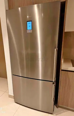 Siemens IQ700 Bottom Freezer Refrigerator latest model slightly used
