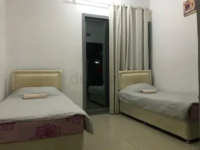 Ladies Only, Bed In 2 beds Room with Balcony In Dubai Marina/JBR/JLT, Near Metro starion