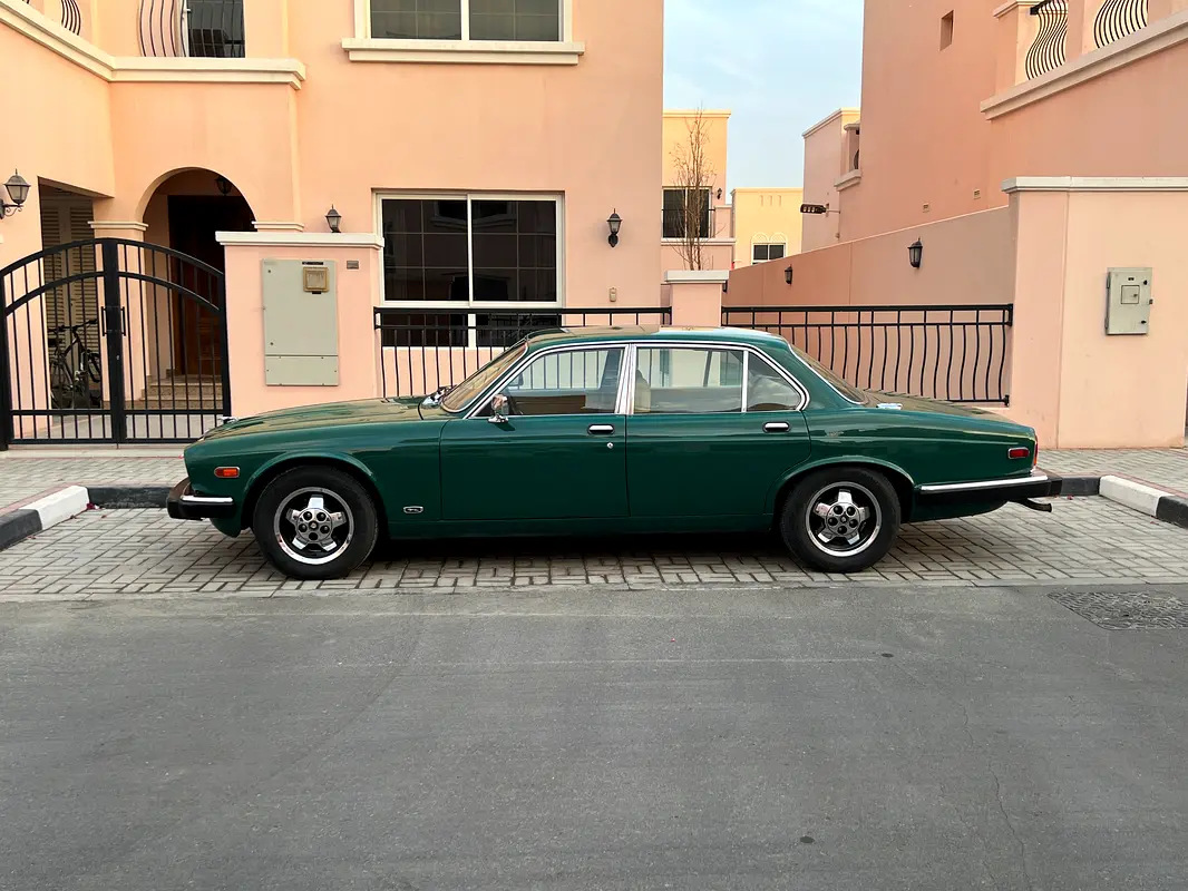 Jaguar XJ 1984 — photo 1 of 6