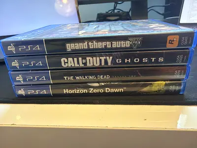 PS4 Game Bundle – Horizon Zero Dawn, COD Ghosts, Walking Dead S2 (Great Condition)