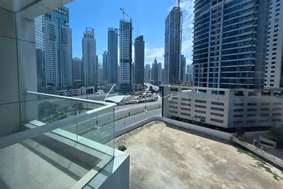 Spacious Layout | Bright Unit l Prime Marina Location