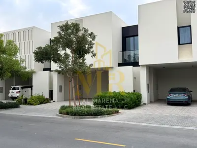 فيلا للبيع في ارقي اماكن عجمان طابقين ومسبح بسعر شامل كهرباء ومياه ومكيفات على الشارع الرئيسي جاهزة للسكن