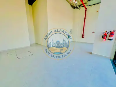 Huge size shop prime location brand new with bath