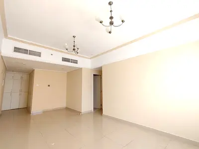 إطلالة على البحر // غرفتين نوم وصالة // خزائن ملابس // موقف سيارات مجاني // تكييف مركزي // موقع مميز