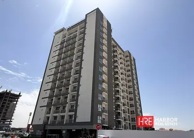 12 Cheques | Modern Studio | Well Maintained