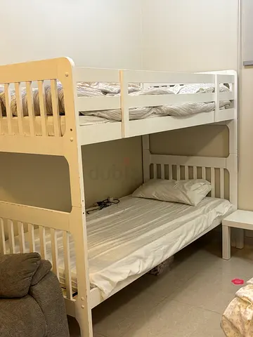 سرير أطفال او كبار بحالة ممتازه White Wooden Bunk Bed - Good Condition