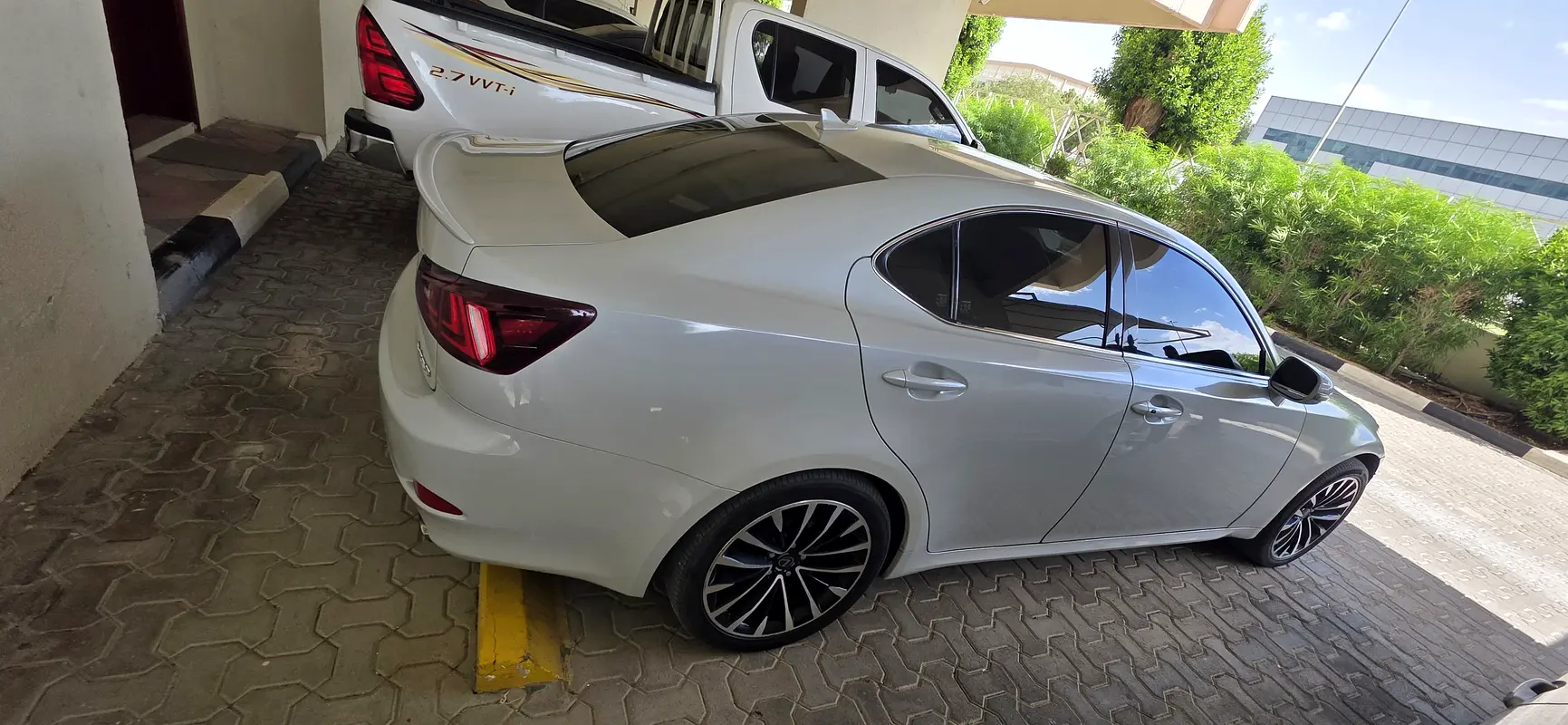 Lexus IS-Series 2010 — photo 1 of 6