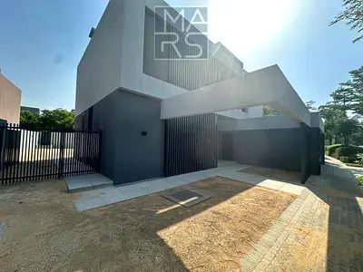 Brand-new 5bhk l Ready to move l back door all the amenities l biggest plot