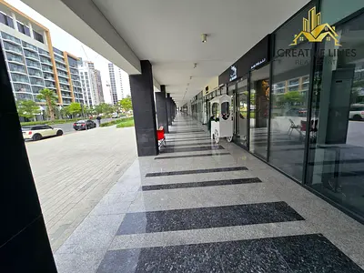 Main boulevard facing, Fitted Retail,Ready to move,