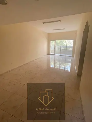 شقة ثلاث غرف في منطقة الجرف 2 بعجمان، مع خيارات دفع مرنة على 4 أو 6 دفعات. سارع بالحجز الآن! موقع مريح قريب من جميع الخدمات الأساسية.