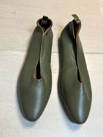 Bottega V-neck pointed ballerina shoes