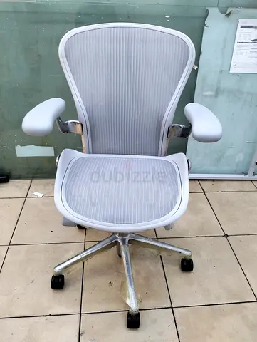Herman Miller Areon Remastered size B good condition same look new available for selling
