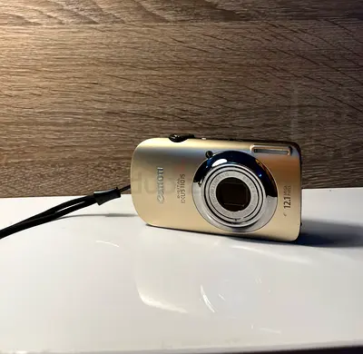 Canon compact digital camera (12.1MP) - good working condition