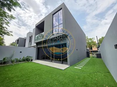 Single Row 3BR corner unit with landscaping ready to move in Kaya massar