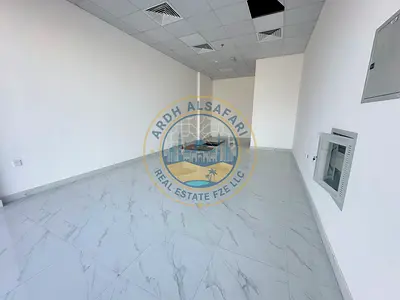 Front of Calaro prime location brand shop with bath