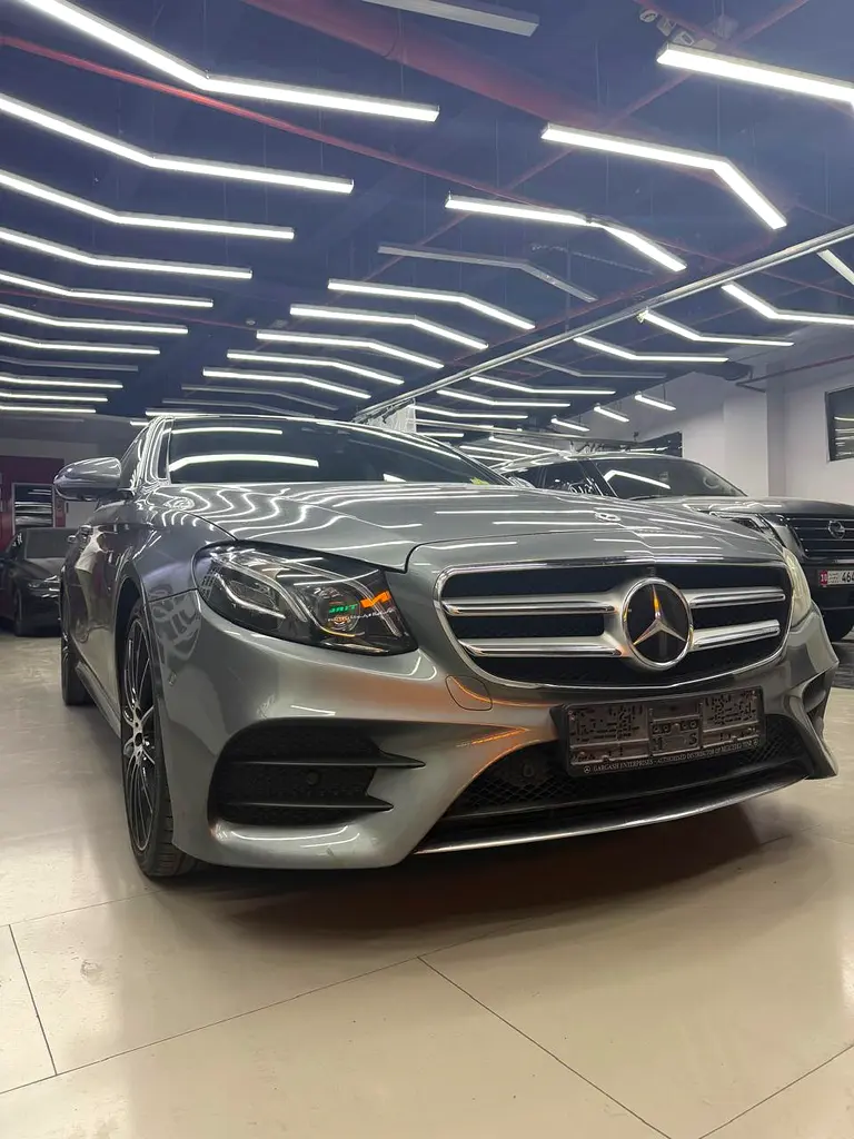 Mercedes-Benz E-Class 2018 — photo 1 of 9