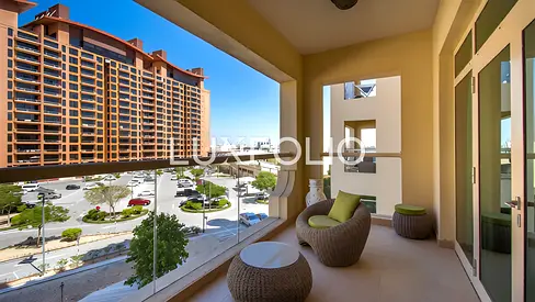 Vacant Now | Low floor | Chiller Included