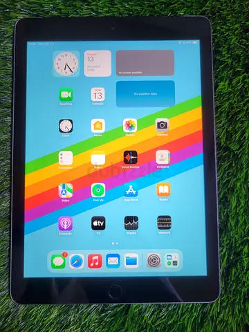 ipad 5th generation  32GB sim and wifi
delivery  available