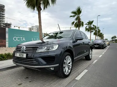 VW Touareg GCC in Low Milage and Full Service by the Dealer,