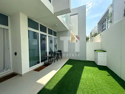 Corner Unit | Upgraded | Vacant | Single Row