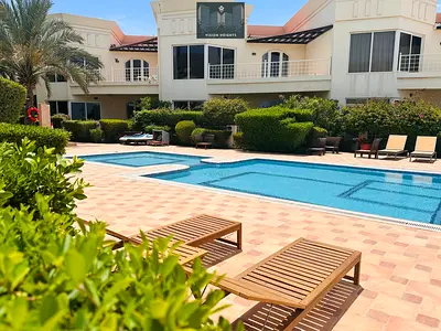 Beachfront Living Luxury 4 Bedroom Hall Villa for Lease in Jumeirah1