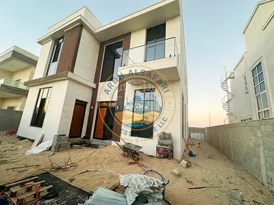 Luxurious 5 Bedroom Villa For sale in Al Hoshi