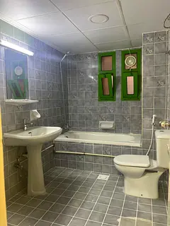 Ladies bed space available in new flat in Karama behind ikkayes restaurant near burjuman metro