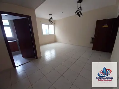 شقة غرفة وصالة للإيجار في الغوير على شارع الشرق الرئيسي ثاني ساكن تشطيب راقي تكييف مركزي وغاز مركزي موقع مميز
