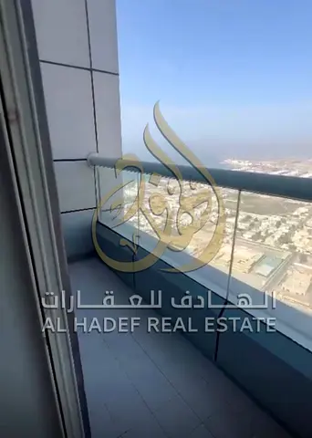 شقة غرفتين وصالة مع غرفة خادمة ماستر للإيجار السنوي في منطقة الخان موقع مميز ومساحات واسعة مناسبة للعائلات  المميزات غرفتين وصالة بتصميم عملي ومساحات