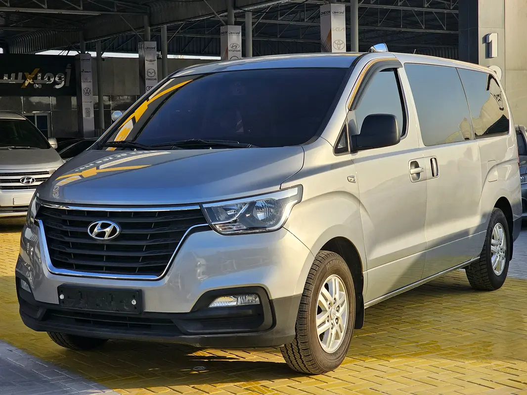 Hyundai H1 2019 — photo 1 of 9