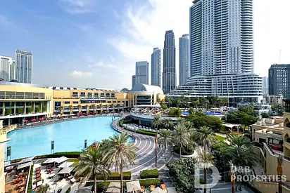 Fountain and Burj Khalifa View | Jacuzzi | Vacant