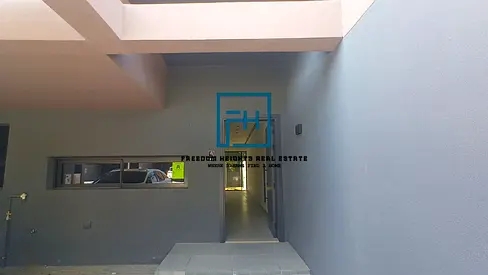 منزل تاون هاوس جديد كليًا بثلاث غرف نوم رئيسية للبيع | مجمع أزاليا السكني، حي مسار - صف واحد - قريب من المركز التجاري