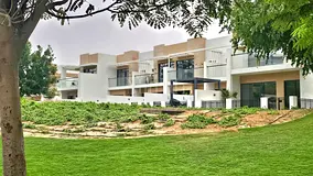 Luxurious I Middle Unit I Fully Furnished I Private Lawn
