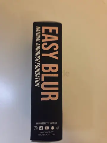 Huda Beauty Easy Blur Natural Airbrush Foundation/ Angel food