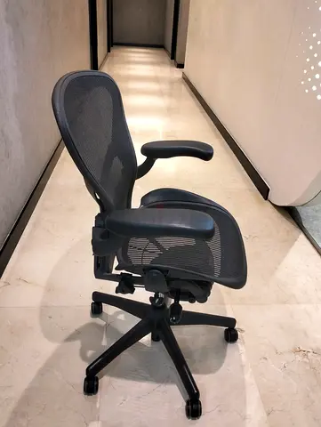 For selling Herman Miller Areon classic Ergonomic Mesh Office Chair size B size and C full loaded