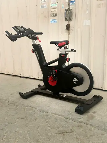 Life fitness ic5 bike brand new out of box