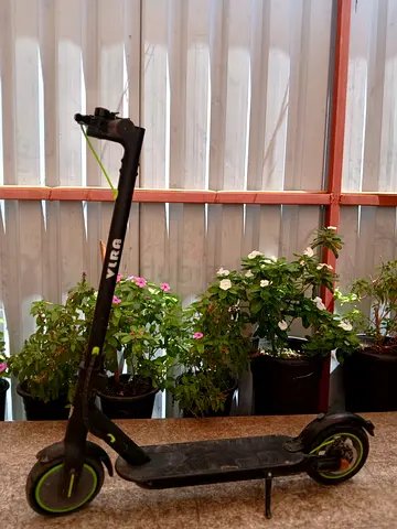 VIRA electric scooter - used, good working condition   بسعر معقول قابل للتفاوض