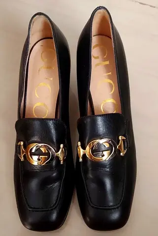 Gucci Zumi black leather loafers with gold GG horsebit