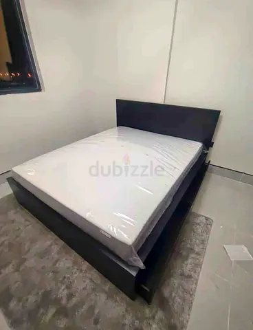 IKEA malam king‑size bed (180 × 200 cm) with 2 storage drawers underneath and an IKEA mattress ✨