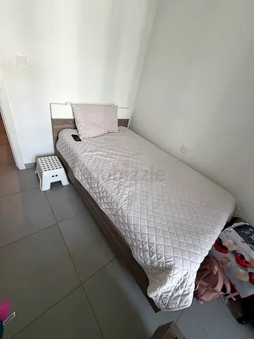 2 bed Two Single bed with wooden headboard, good conditioner