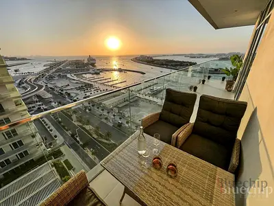 Bright and Modern Apartment | Sea and Harbour View