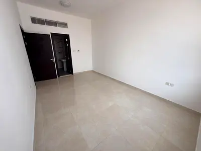 فرصة مميزة للسكن في واحدة من أجمل شقق الجرف 3، بموقع حيوي قريب من السوق الصيني وعلى شارع محمد بن زايد، مع سهولة الوصول إلى دبي والشارقة